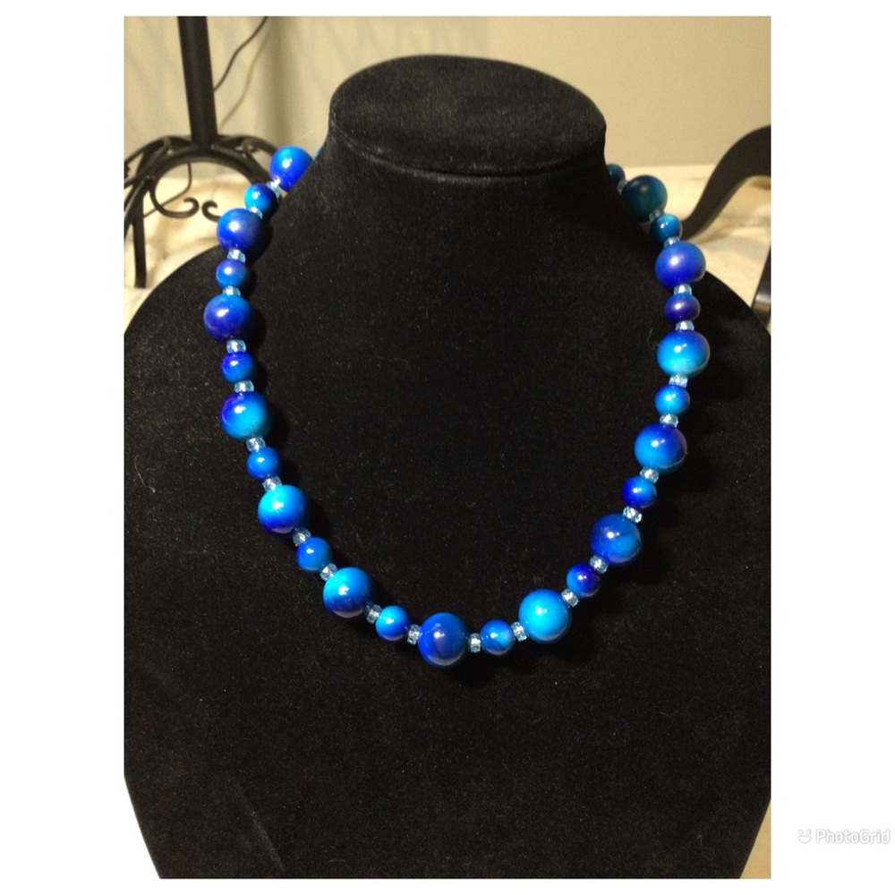 Single Stand Blue Ombre Necklace